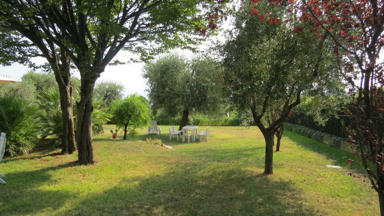 Il Gelso Di Barcuzzi Panzió Lonato Kültér fotó